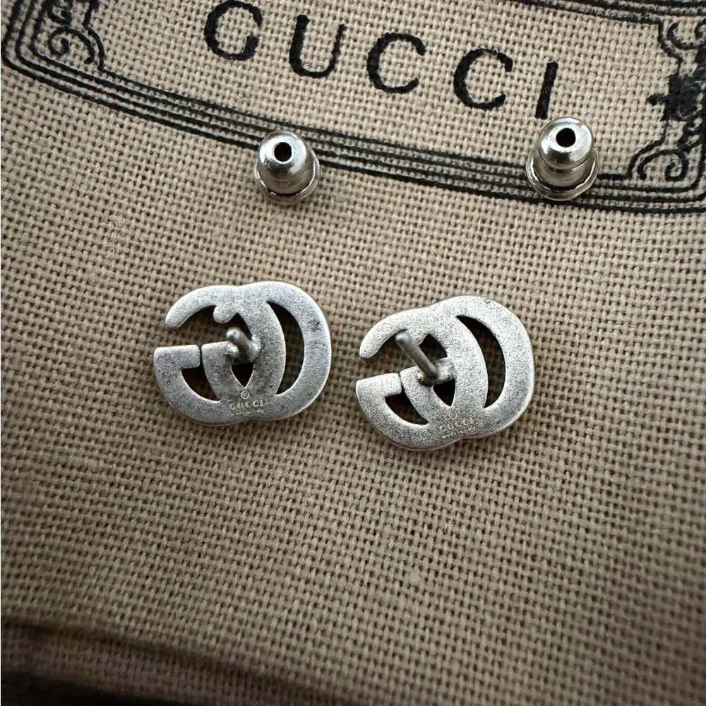 GG Silver Marmont Stud Earrings - Picture 4 of 6